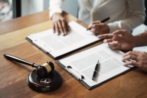 Best Commercial Litigation Lawyer in Noida